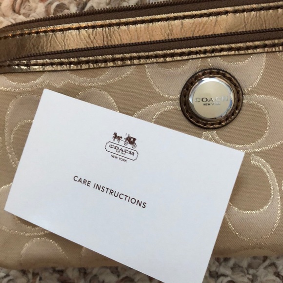 Coach Wristlet - Picture 6 of 8